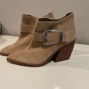 Vince Camuto bootie-new!
